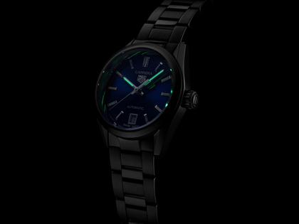 TAG Heuer Carrera Date Automatik Edelstahl 29mm blaues Zifferblatt Metallband – Damenuhren Uhr mit Datum aus Edelstahl. Das Gehäuse ist rund und silber. Das Edelstahlarmband ist silber. Das Zifferblatt ist ein Index in blau. – Ansicht 5