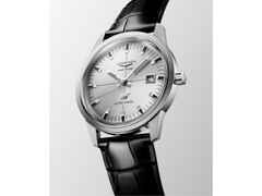 Longines Ultra Chron Classic Automatik Edelstahl 40mm silberfarbenes Zifferblatt schwarzes Lederband – Herrenuhren Uhr mit Datum aus Edelstahl und Leder. Das Gehäuse ist rund und silber. Das Lederarmband ist schwarz. Das Zifferblatt ist ein Index in silber. – Ansicht 2