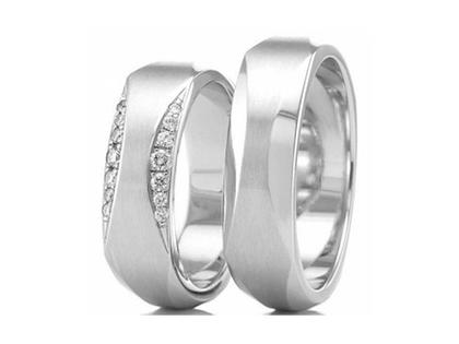 Gerstner Exclusiv Trauring Paar 2 – Ringe Trauring mit Besatz aus 585 Weißgold.