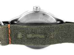 Mühle Glashütte Panova Automatik Edelstahl 40mm grünes Zifferblatt Textilband M1.40.76 NB II Full Set Occasion Neu – Herrenuhren Uhr ohne Datum aus Edelstahl. Das Gehäuse ist rund und silber. Das Textilarmband ist grün. Das Zifferblatt ist ein Index in grün. – Ansicht 2