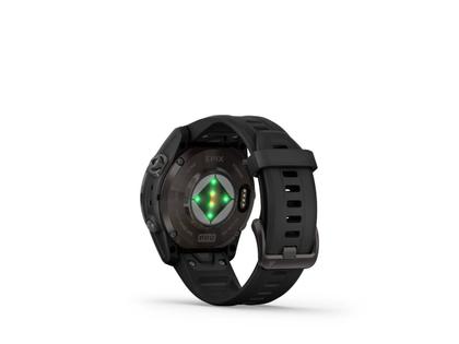 Garmin epix Pro Sapphire Titan carbongrau beschichtet 42 mm Kautschukband schwarz – Herrenuhren Uhr Multifunktion aus DLC beschichtet, Kautschuk und Titan. Das Gehäuse ist rund und schwarz. Das Kautschuk / Kunststoff / Silikon Armband ist schwarz. Das Zifferblatt ist digital und schwarz. – Ansicht 6