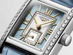 Longines DolceVita   Mini Quarz Edelstahl 22x29mm Brillantbesatz blaues Zifferblatt blaues Lederband – Damenuhren Uhr ohne Datum aus Edelstahl, Leder und vergoldet. Das Gehäuse ist rechteckig und silber. Das Lederarmband Kroko / Alligator ist blau. Das Zifferblatt ist römisch und blau. – Ansicht 2