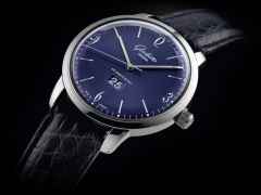 Glashütte Original Sixties Panoramadatum Automatik Edelstahl 42mm blaues Zifferblatt blaues Lederband – Herrenuhren Uhr mit Datum aus Edelstahl. Das Gehäuse ist rund und silber. Das Lederarmband Kroko / Alligator ist blau. Das Zifferblatt ist ein Index in blau. – Ansicht 2