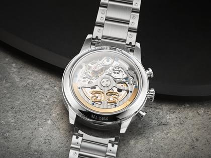 Glashütte Original Senator Chronograph Automatik Edelstahl 41mm weißes Zifferblatt Metallband – Herrenuhren Chronograph aus Edelstahl. Das Gehäuse ist rund und silber. Das Edelstahlarmband ist silber. Das Zifferblatt ist römisch Index und silber. – Ansicht 4
