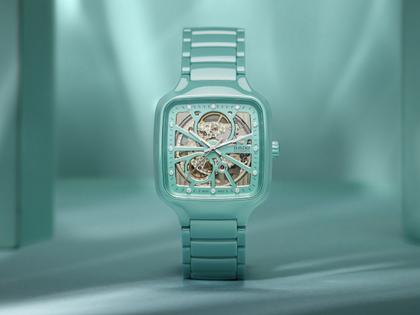 Rado True Square Open Heart Automatik Keramik 38mm türkises Zifferblatt türkises Keramikband – Herrenuhren Uhr ohne Datum aus Keramik, rhodiniert und Titan. Das Gehäuse ist quadratisch. Das Keramikarmband ist türkis. Das Zifferblatt ist skelettiert und türkis. – Ansicht 7