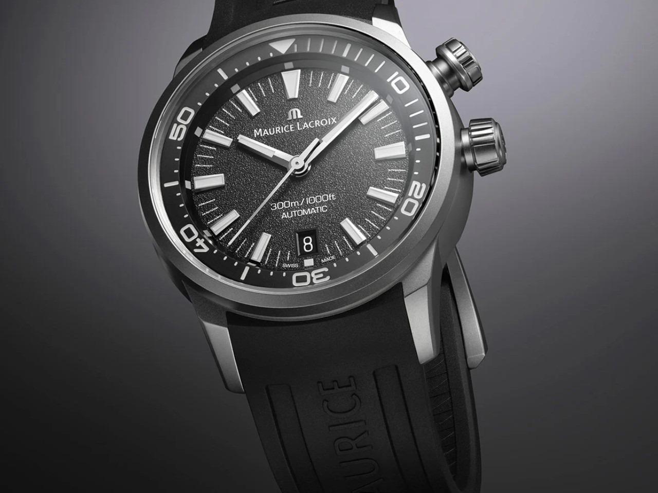 Maurice Lacroix Pontos S Diver Automatik Titan 42mm schwarzes Zifferblatt schwarzes Kautschukband – Herrenuhren Uhr mit Datum aus Titan und Kautschuk. Das Gehäuse ist rund und silber. Das Kautschuk / Kunststoff / Silikon Armband ist schwarz. Das Zifferblatt ist ein Index in schwarz. – Ansicht 4