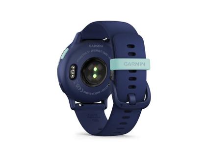 Garmin vívoactive 5 faserverstärktes Polymer marineblau 42mm marineblaues Kautschukband – Damenuhren Uhr Multifunktion aus eloxiertes Aluminium, Kautschuk, Kunststoff und PVD beschichtet. Das Gehäuse ist rund und blau. Das Kautschuk / Kunststoff / Silikon Armband ist blau. Der Zifferblatt ist digital. – Ansicht 5