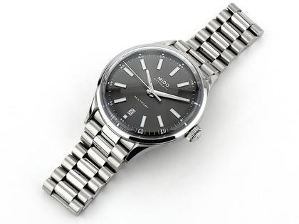 Juwelier Roller Mido Multifort Patrimony Powerwind Automatik Edelstahl 40mm schwarzes Zifferblatt Metallband M40.407.11.061.00 Full Set mit Garantie Occasion – Herrenuhren Uhr mit Datum aus Edelstahl. Das Gehäuse ist rund und silber. Das Edelstahlarmband ist silber. Das Zifferblatt ist ein Index in schwarz. – Ansicht 4