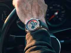 Union Glashütte Belisar Chronograph Speedster 2026 Limited Edition Automatik Edelstahl 40mm beiges Zifferblatt schwarzes Lederband Metallband – Herrenuhren Chronograph aus Edelstahl und Leder. Das Gehäuse ist rund und silber. Das Lederarmband ist schwarz. Das Zifferblatt ist arabisch Index und beige. – Ansicht 10