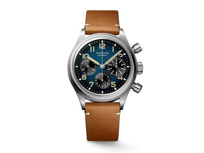 Longines Avigation Bigeye Automatik Titan 41mm blaues Zifferblatt braunes Lederband – Herrenuhren Chronograph aus Titan. Das Gehäuse ist rund und silber. Das Lederarmband ist braun. Das Zifferblatt ist arabisch und blau.