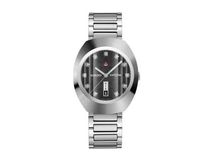 Herrenuhren Uhr mit Datum aus Edelstahl und Keramik. Das Gehäuse ist oval und silber. Das Edelstahlarmband ist silber. Das Zifferblatt ist ein Index in grau.