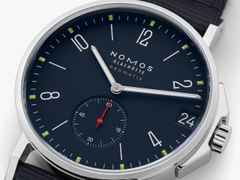 Nomos Glashütte Ahoi neomatik 38 Datum Atlantik Automatik Edelstahl dunkelblaues Zifferblatt dunkelblaues Textilband Glasboden – Herrenuhren Uhr mit Datum aus Edelstahl. Das Gehäuse ist rund und silber. Das Textilarmband ist blau. Das Zifferblatt ist arabisch Index und blau. – Ansicht 6