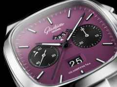 Glashütte Original Seventies Chronograph Panoramadatum Plasma Limited Edition Automatik Edelstahl 40mm violettes Zifferblatt Metallband – Herrenuhren Chronograph aus 585 Weißgold und Edelstahl. Das Gehäuse ist quadratisch und silber. Das Edelstahlarmband ist silber. Das Zifferblatt ist ein Index in lila. – Ansicht 4