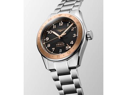 Longines Spirit Zulu Time 1925 Automatik Edelstahl 39mm schwarzes Zifferblatt Metallband – Herrenuhren Uhr mit Datum aus 750 Rotgold und Edelstahl. Das Gehäuse ist rund und silber. Das Edelstahlarmband ist silber. Das Zifferblatt ist arabisch Index und schwarz. – Ansicht 3