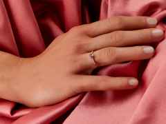 Nanis Dancing in the Rain Tourmalines Ring Gelbgold roter  Turmalin klein – Ringe Ring mit Besatz aus 750 Gelbgold. – Ansicht 3