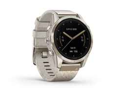 Garmin epix Pro Sapphire Edelstahl softgold beschichtet 42 mm Nylonband beige – Herrenuhren Uhr Multifunktion aus DLC beschichtet, Edelstahl und Kautschuk. Das Gehäuse ist rund und beige. Das Textilarmband ist beige. Das Zifferblatt ist digital und schwarz. – Ansicht 2
