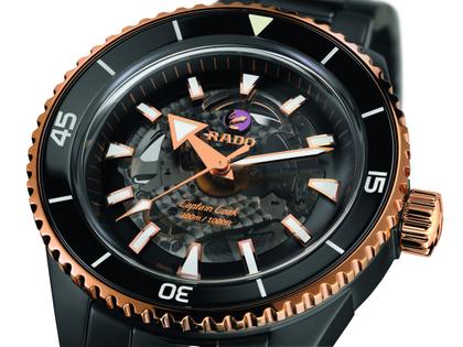 Rado Captain Cook  Keramik schwarz roségold Keramikband – Herrenuhren Uhr ohne Datum aus Keramik. Das Gehäuse ist rund und schwarz. Das Keramikarmband ist schwarz. Das Zifferblatt ist ein Index in schwarz. – Ansicht 2