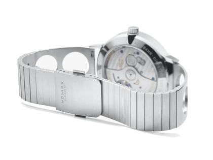 Nomos Glashütte Autobahn neomatik Automatik 41 mm Datum Director's Cut Limited Edition A9 – Herrenuhren Uhr mit Datum aus Edelstahl. Das Gehäuse ist rund und silber. Das Edelstahlarmband ist silber. Das Zifferblatt ist arabisch Index und schwarz. – Ansicht 6