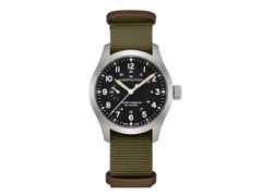 Hamilton Khaki Field Mechanical Power Reserve Handaufzug Edelstahl 40mm schwarzes Zifferblatt grünes Textilband – Herrenuhren Uhr ohne Datum aus Edelstahl. Das Gehäuse ist rund und silber. Das Textilarmband ist grün. Das Zifferblatt ist arabisch und schwarz.