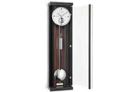 Erwin Sattler Seilzug Regulator Wanduhr Opus PMD 100 schwarz Makassar – Großuhren Wanduhr aus Holz. Das Gehäuse ist rechteckig und schwarz. Das Zifferblatt ist arabisch Index und weiß.