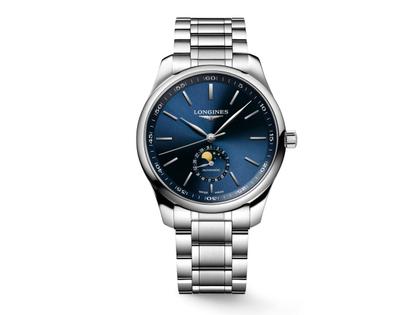 Longines Master Collection Mondphase Automatik Edelstahl 42mm blaues Zifferblatt Metallband – Herrenuhren Uhr mit Datum aus Edelstahl. Das Gehäuse ist rund und silber. Das Edelstahlarmband ist silber. Das Zifferblatt ist arabisch und blau.