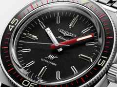 Longines Ultra-Chron Automatik Edelstahl 43mm schwarzes Zifferblatt Metallband – Herrenuhren Uhr ohne Datum aus Edelstahl und Keramik. Das Gehäuse ist rund und silber. Das Edelstahlarmband ist silber. Das Zifferblatt ist ein Index in schwarz. – Ansicht 2