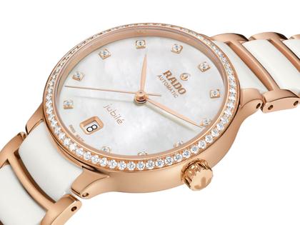 Rado Centrix Diamonds Automatik Edelstahl Roségold-PVD 35mm weißes Zifferblatt mit Brillanten Metallband – Damenuhren Uhr mit Datum aus Edelstahl, Keramik und PVD beschichtet. Das Gehäuse ist rund und roségold. Das Edelstahlarmband ist roségold. Das Zifferblatt ist ein Index in weiß. – Ansicht 2