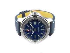 Breitling Avenger Automatic 43 Chronometer Automatik Edelstahl 43mm blaues Zifferblatt blaues Lederband A17318101C1X1 Full Set Occasion – Herrenuhren Uhr mit Datum aus Edelstahl und Leder. Das Gehäuse ist rund und silber. Das Lederarmband ist blau. Das Zifferblatt ist ein Index in blau.
