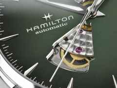 Hamilton Jazzmaster Open Heart Automatik Edelstahl 40mm grünes Zifferblatt braunes Lederband – Herrenuhren Uhr ohne Datum aus Edelstahl und Leder. Das Gehäuse ist rund und silber. Das Lederarmband ist braun. Das Zifferblatt ist ein Index in grün. – Ansicht 5