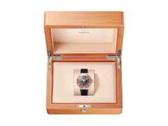 Omega Seamaster Planet Ocean 600M Automatik Edelstahl 42mm schwarzes Zifferblatt orange Keramiklünette schwarzes Kautschukband – Herrenuhren Uhr ohne Datum aus Edelstahl und Keramik. Das Gehäuse ist rund und silber. Das Kautschuk / Kunststoff / Silikon Armband ist schwarz. Das Zifferblatt ist arabisch Index und schwarz. – Ansicht 6