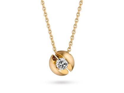 Schaffrath Calla Collier Gelbgold 42cm mit Brillant 0,250 ct – Halsschmuck Collier aus 750 Gelbgold.