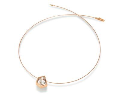Cédé Munsteiner Anhänger Roségold mit weißem Bergkristall – Anhänger Anhänger mit Besatz in roségold und aus 750 Rotgold.