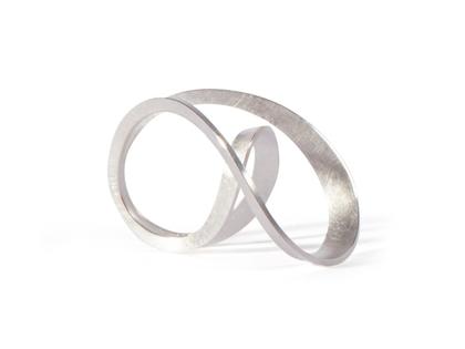 Jutta Ulland Windungen und Wendungen Ring Silber mattiert groß – Ringe Ring in silber und aus 925 Silber.