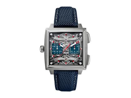 Herrenuhren Chronograph aus Titan. Das Gehäuse ist quadratisch und grau. Das Kautschuk / Kunststoff / Silikon Armband ist blau. Das Zifferblatt ist ein Index in silber.