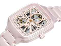 Rado True Square Open Heart Automatik Keramik 38mm rosa Zifferblatt rosa Keramikband – Herrenuhren Uhr ohne Datum aus Keramik, rhodiniert und Titan. Das Gehäuse ist quadratisch und rosa. Das Keramikarmband ist rosa. Das Zifferblatt ist skelettiert und rosa. – Ansicht 2