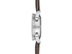 Sinn Spezialuhren 903 St II BE Navigationschronograph Automatik Edelstahl 41mm blaues Zifferblatt braunes Lederband – Herrenuhren Chronograph aus Edelstahl und Leder. Das Gehäuse ist rund und silber. Das Lederarmband ist braun. Das Zifferblatt ist arabisch Index und blau. – Ansicht 2