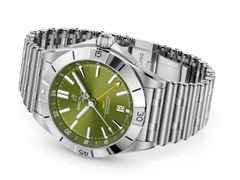 Breitling Chronomat Automatic GMT 40 Giannis Antetokounmpo Edelstahl grünes Zifferblatt Metallband Limited Edition – Herrenuhren Uhr mit Datum aus Edelstahl. Das Gehäuse ist rund und silber. Das Edelstahlarmband ist silber. Das Zifferblatt ist ein Index in grün. – Ansicht 3