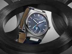 Frederique Constant Highlife Moonphase Date Manufacture Automatik Edelstahl 39mm blaues Zifferblatt Metallband und blaues Lederband – Herrenuhren Uhr mit Datum aus Edelstahl und Leder. Das Gehäuse ist rund und silber. Das Edelstahlarmband ist silber. Das Zifferblatt ist ein Index in blau. – Ansicht 8