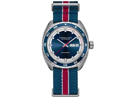 Hamilton American Classic Pan Europe Automatik Edelstahl 42 mm blau Lederband schwarz – Herrenuhren Uhr mit Datum aus Edelstahl und Leder. Das Gehäuse ist rund und silber. Das Lederarmband ist schwarz. Das Zifferblatt ist ein Index in blau. – Ansicht 2