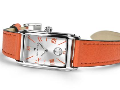 Hamilton Ardmore S Quarz Edelstahl silber Lederband orange – Damenuhren Uhr ohne Datum aus Edelstahl und Leder. Das Gehäuse ist rechteckig und silber. Das Lederarmband ist orange. Das Zifferblatt ist römisch und silber. – Ansicht 3
