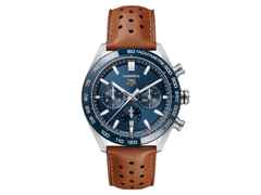 TAG Heuer Carrera Chronograph Automatik Edelstahl 44mm blaues Zifferblatt braunes Lederband – Herrenuhren Chronograph aus Edelstahl und Keramik. Das Gehäuse ist rund und silber. Das Lederarmband ist braun. Das Zifferblatt ist ein Index in blau.