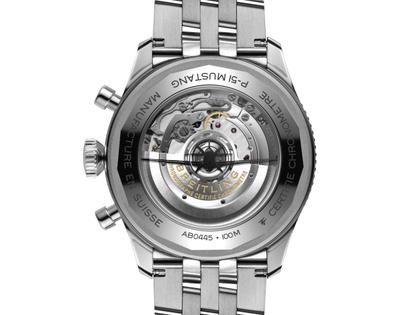 Breitling Super Avi B04 Chronograph GMT 46 P-51 Mustang Automatik Edelstahl schwarzes Zifferblatt Metallband – Herrenuhren Chronograph aus Edelstahl. Das Gehäuse ist rund und silber. Das Edelstahlarmband ist silber. Das Zifferblatt ist arabisch und schwarz. – Ansicht 4