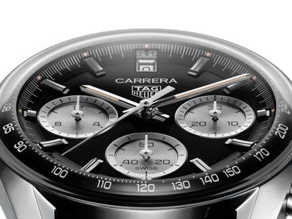 TAG Heuer Carrera Chronograph Automatik Edelstahl 39mm schwarzes Zifferblatt schwarzes Lederband – Herrenuhren Chronograph aus Edelstahl und Leder. Das Gehäuse ist rund und silber. Das Lederarmband ist schwarz. Das Zifferblatt ist ein Index in schwarz. – Ansicht 4