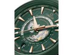Omega Seamaster Aqua Terra 150M Automatik Edelstahl 43mm grünes Zifferblatt Metallband – Herrenuhren Uhr mit Datum aus 750 Gelbgold, Edelstahl und Keramik. Das Gehäuse ist rund und silber. Das Edelstahlarmband ist silber. Das Zifferblatt ist ein Index in grün. – Ansicht 4