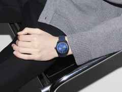 Gucci Interlocking Automatik Edelstahl PVD-Blau 41mm blaues Zifferblatt blaues Textilband YA142331 – Herrenuhren Uhr ohne Datum aus Edelstahl und PVD beschichtet. Das Gehäuse ist rund und blau. Das Textilarmband ist blau. Das Zifferblatt ist ein Index in blau. – Ansicht 4