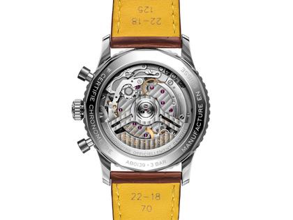 Breitling Navitimer B01 Chronograph 41 Edelstahl grünes Zifferblatt braunes Lederband – Herrenuhren Chronograph aus Edelstahl. Das Gehäuse ist rund und silber. Das Lederarmband Kroko / Alligator ist braun. Das Zifferblatt ist ein Index in grün. – Ansicht 2