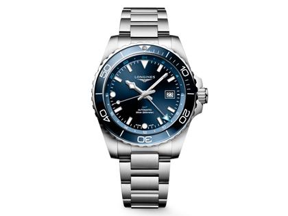 Longines HydroConquest GMT Automatik Edelstahl 43mm blaues Zifferblatt Metallband – Herrenuhren Uhr mit Datum aus Edelstahl und Keramik. Das Gehäuse ist rund und silber. Das Edelstahlarmband ist silber. Das Zifferblatt ist arabisch Index und blau.