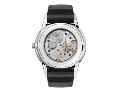 Nomos Glashütte Orion 38 Handaufzug Edelstahl 38mm weißes Zifferblatt schwarzes Zifferblatt Glasboden – Herrenuhren Uhr ohne Datum aus Edelstahl. Das Gehäuse ist rund und silber. Das Lederarmband ist schwarz. Das Zifferblatt ist ein Index in weiß. – Ansicht 3