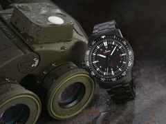 Sinn Spezialuhren EZM 3 S Automatik Edelstahl 41mm schwarzes Zifferblatt Metallband – Herrenuhren Uhr mit Datum aus Edelstahl. Das Gehäuse ist rund und schwarz. Das Edelstahlarmband ist schwarz. Das Zifferblatt ist arabisch Index und schwarz. – Ansicht 5
