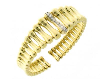 Chimento Bamboo Over Armreif Gelbgold schmal mit Brillanten 0,272ct – Armschmuck Armreif aus 750 Gelbgold, 750 Weißgold und und .
